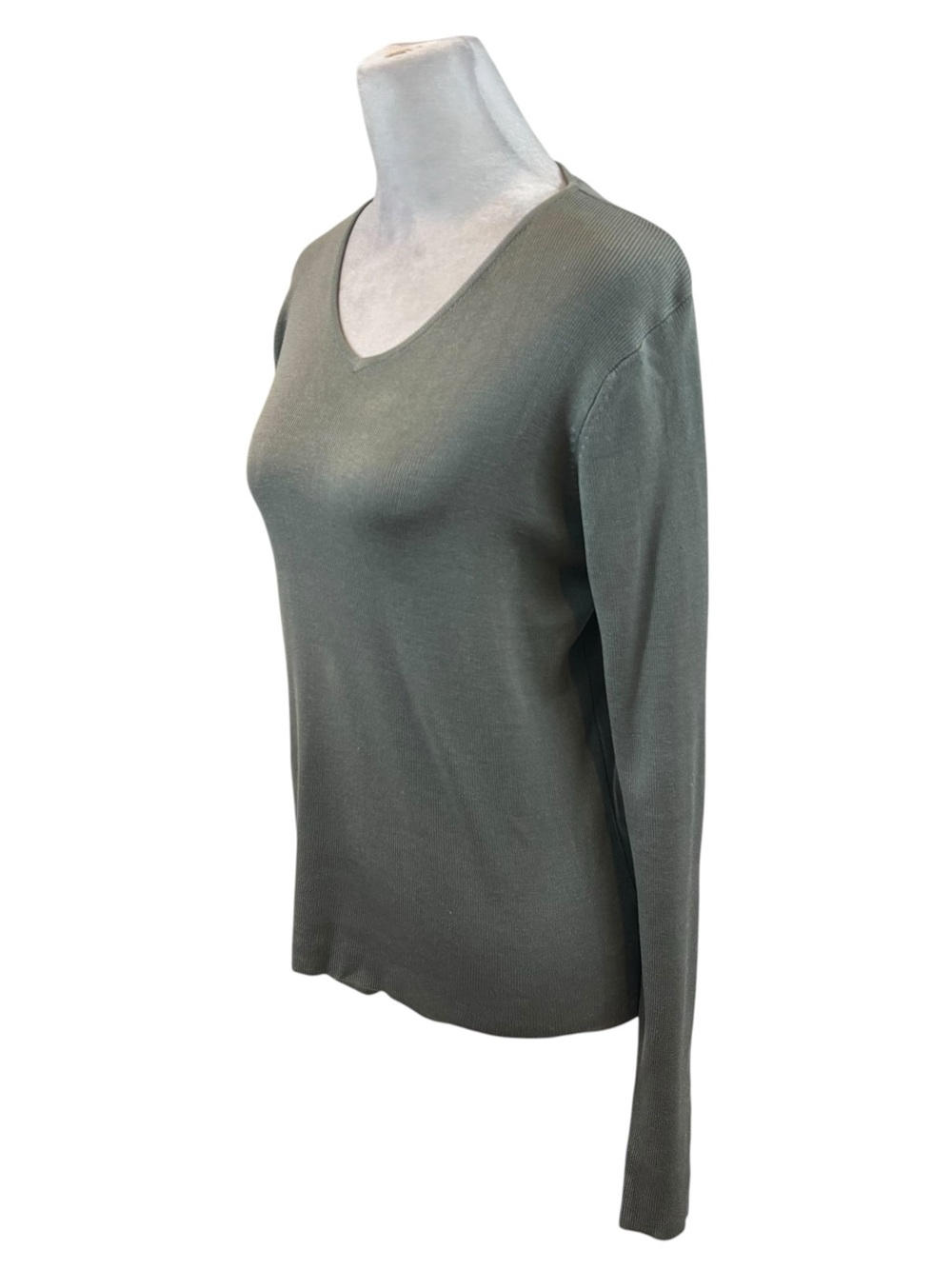 Ladies ISDA & Co Brand Silk Blend V Neck Sweater Size Small Sage Grey Color